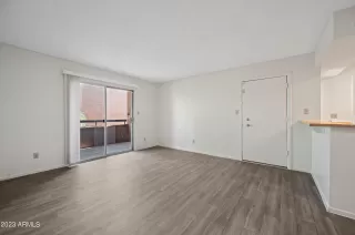 Photo #3: 6580979 Listing