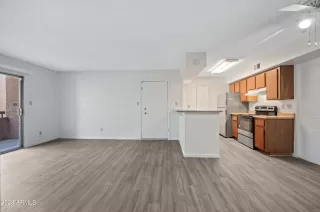 Photo #5: 6580979 Listing