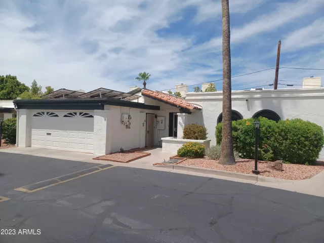 MLS: 6581108 Condo For Sale