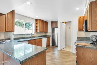 Photo #5: 6581108 Listing 