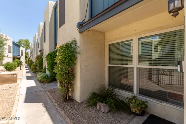 MLS: 6581584 Condo For Sale
