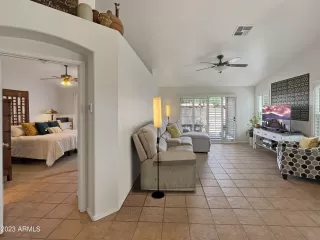 Photo #5: 6581975 Listing