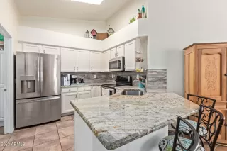 Photo #6: 6581975 Listing