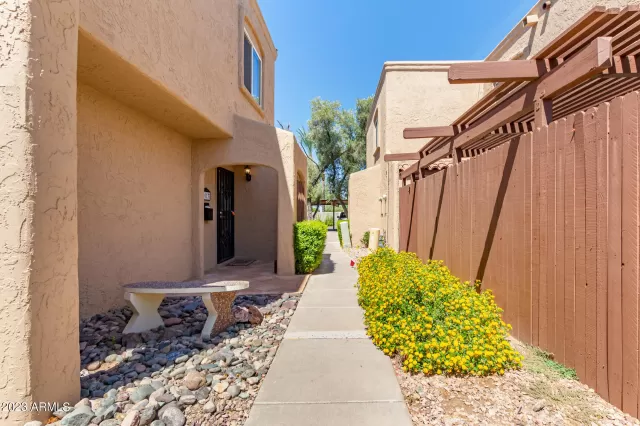 MLS: 6582467 Condo For Sale