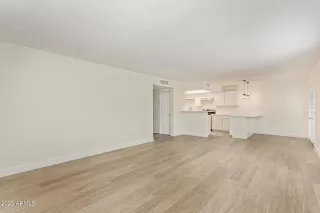 Photo #5: 6583286 Listing