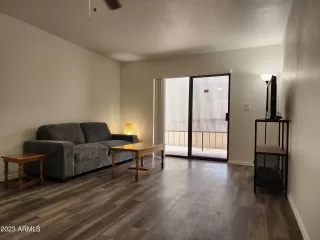 Photo #5: 6583413 Listing