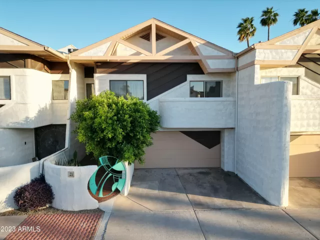 MLS: 6584558 Condo For Sale