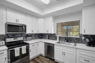 Photo #6: 6585232 Listing