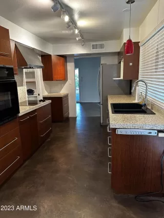 Photo #4: 6585328 Listing