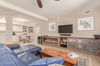 Photo #5: 6585357 Listing