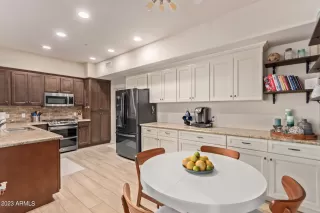 Photo #6: 6585357 Listing