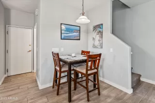 Photo #6: 6585600 Listing