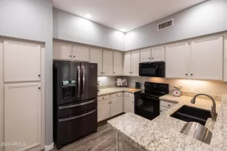 Photo #3: 6585872 Listing