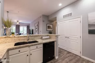 Photo #6: 6585872 Listing