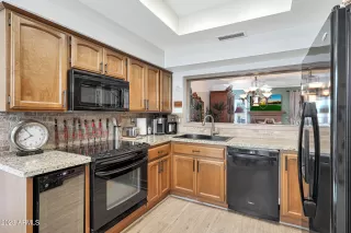 Photo #4: 6586047 Listing