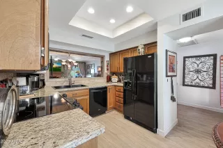 Photo #5: 6586047 Listing