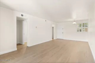 Photo #5: 6586356 Listing