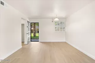 Photo #6: 6586356 Listing