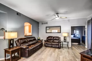 Photo #5: 6586495 Listing