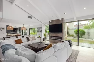 Photo #3: 6586999 Listing 