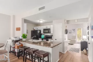 Photo #4: 6587032 Listing