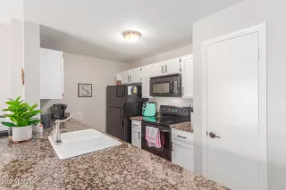 Photo #5: 6587032 Listing