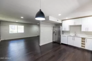 Photo #6: 6587037 Listing