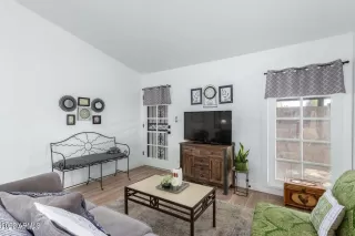 Photo #5: 6588268 Listing