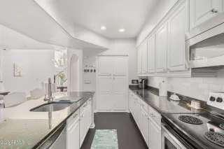 Photo #5: 6588366 Listing