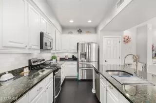 Photo #6: 6588366 Listing