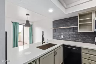 Photo #2: 6588799 Listing