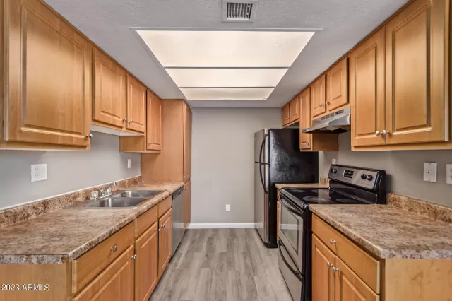 MLS: 6589000 Condo For Sale