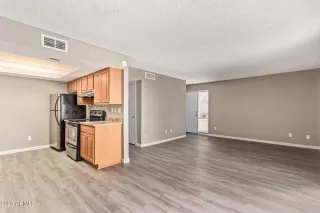 Photo #1: 6589000 Listing 