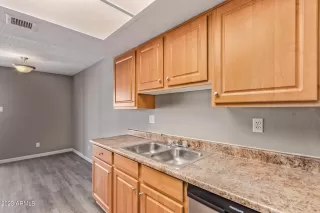 Photo #2: 6589000 Listing 