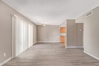 Photo #3: 6589000 Listing 