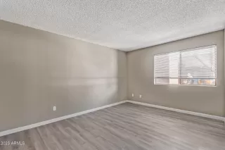 Photo #5: 6589000 Listing 