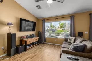 Photo #6: 6589370 Listing