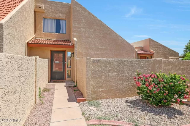 MLS: 6589579 Condo For Sale