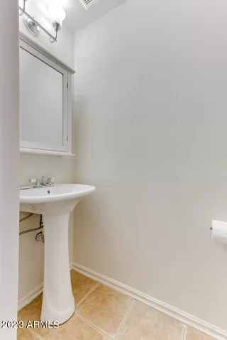 Photo #5: 6589821 Listing