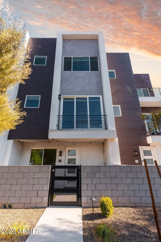 MLS: 6590368 Condo For Sale