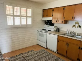 Photo #5: 6590598 Listing