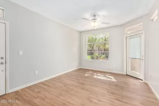 Photo #4: 6591191 Listing