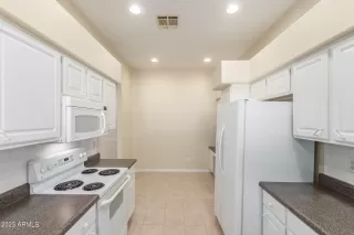 Photo #6: 6591556 Listing