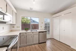 Photo #6: 6591700 Listing