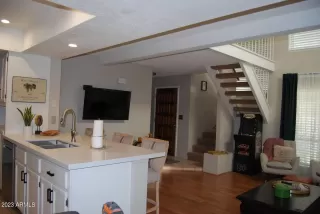 Photo #5: 6591933 Listing