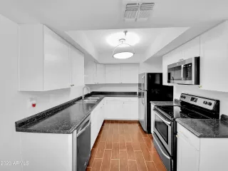 Photo #5: 6592351 Listing