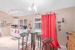 Photo #5: 6592995 Listing