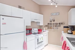 Photo #6: 6592995 Listing