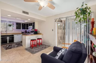 Photo #5: 6593232 Listing