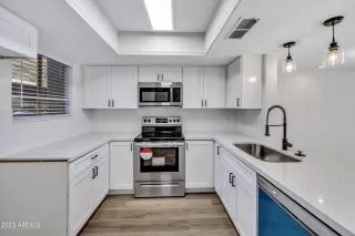 Photo #3: 6594121 Listing